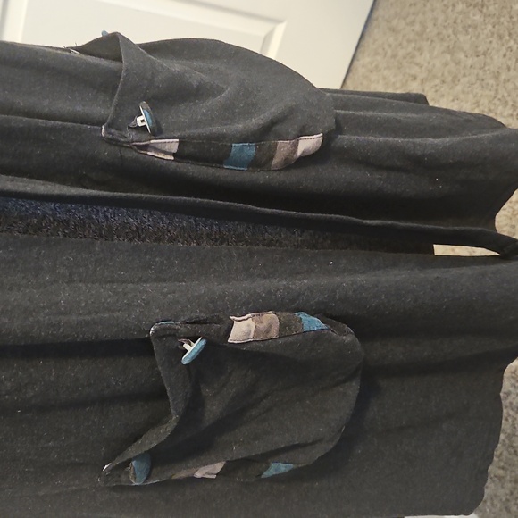 Gray Open Front Cardigan Vest With Pockets - Picture 2 of 6